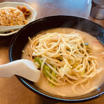 長崎ちゃんぽん 幸楽 - 私のチャンポンの食べ方…先ず麺あげ（笑）