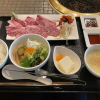 みやび 六本木店 - 焼肉（A3）ランチ（モモ、バラの盛合せ）