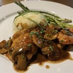 Hop Social Tavern - Chicken Marsala(アップ)♪