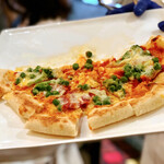 ザ・テラス - グリンピースピザのテーブルサービス