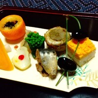 八寸 - 羽子板にお節