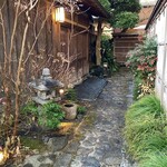 Nakagawarou - 風情のある店の玄関