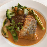 Bistro Mon. Chemin - 真鯛と帆立貝のポワレ　オマール海老のソース