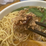 鮮味館 - 台湾ラーメンの豚挽き肉です