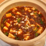 中国料理 琥珀 - 特製辣油と山椒油を使った　本格麻婆豆腐