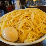 大勝軒 しのや - 味玉は麺の方に、丸ごと１個…