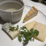 和フレンチバル村塾 屋根裏 別邸 - チーズ3種