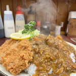 とんかつ赤城 - カツカレー 1020円 このシズル感すごい。