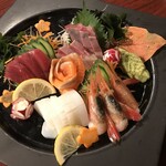 selection of 3 pieces of sashimi