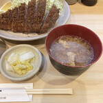 丸一 - 漬物、豚汁。