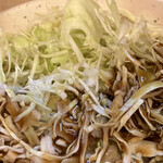 丸一 - キャベツもソースで。