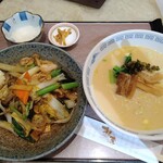 桃李 ゆめタウン徳島店 - ラーメンセット　中華丼・とんこつラーメン