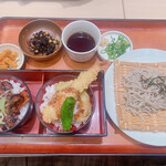Kikuyoshi - 二つミニ丼選べる、お蕎麦のセット(麺の変更はうどんも可能)