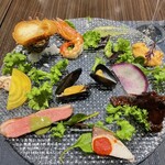 キャトルラパン - 生物苦手な人仕様。海老、人参の…、牛ホホ肉煮込、カンパチ、鴨…、チーズ、サザエのブルゴーニュ風、ムール貝