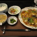 栄志 - あんかけ焼きそば定食 880円(税込)　(2021.12)