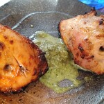 タンドールバル カマルプール - ２種のタンドーリチキン 350円（税込）