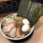 すごい煮干ラーメン 野毛 すし 釣りきん - 【特製】すごい煮干しラーメン＋味玉トッピング