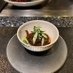 鉄板焼き 鳥羽別邸 華暦 - 黒毛和牛のやわらか煮・味噌仕立て。