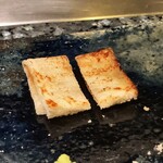 鉄板焼き 鳥羽別邸 華暦 - パン。