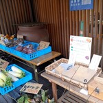 Kanou Shouju An - 入口闔横に、無人の野菜販売所がありました。
