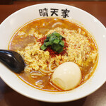 晴天家 - 辛麺(800円)+ニラ増し(100円)+味玉(100円)