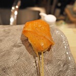 串揚げ かたやま - スモークサーモンとモッツァレラチーズ（チリソース）