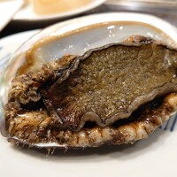 鉄板焼き 華粋 - 新鮮な黒鮑、生きてました(^_^;)