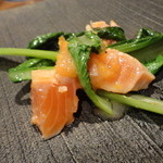 ブロックス - 炙りスモークサーモンと小松菜のオレンジドレッシング和え