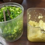 釜あげうどん 長田 in 香の香 - ネギとしょうがとゴマは好きに入れれます