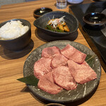 神戸牛焼肉 石田屋。Hanareの上 - 