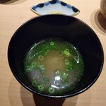 鮨 唐島 - 使った魚で出汁を取った味噌汁