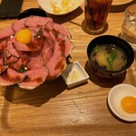 YOSHIMI GRILL - メガ盛り！ローストビーフ丼＋サラダ・ドリンクセット