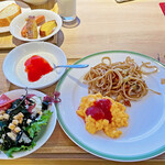北海道スカイテラス MINORI - 「旭川醤油焼きそば」や「スクランブルエッグ」、「サラダ」。「ヨーグルト」など
