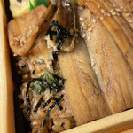 プレシャスデリ東京 - 煮穴子の下に刻み海苔と大葉