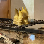 温石 - 筍の登場！じっくり炭でつけ焼きされます‼︎