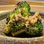 温石 - 日本一贅沢なブロッコリーの炭火焼きです！笑笑ヤバすぎます