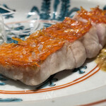 温石 - 金目鯛松笠焼き(背側山椒醤油、腹側は塩で)