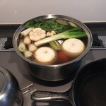 KINOKUNIYA - 香味野菜と一緒に極弱火に掛け、調理開始