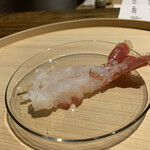 温石 - ちょっと火入れして甘みが引き出されます。尻尾を持って、下からかぶりつきます。贅沢〜。