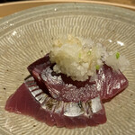 温石 - この日の個体は、弾力が控え目な分、さっぱりした味わい。炙った皮目は初めていただきました。