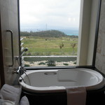 ザ・リッツ・カールトン沖縄 - 喜瀬カントリークラブが見えます