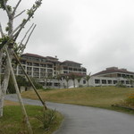 ザ・リッツ・カールトン沖縄 - 喜瀬カントリークラブからのホテル