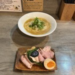 ラァメン コハク - 古地鶏とあご出汁のラーメン 830円