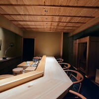 枯淡 - 素敵な店内です。カウンター8席だけ