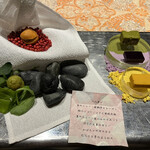 嵐山MITATE - 美女と野獣。左のはお城になっていて、住人が隠れているんだとか。黒のシューは私も気づかずww  ノンアルなのに笑いが止まらない。お品書きの折り紙はハートを作ってありました！