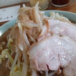 Yokohama Ie Kei Ramen Hijiriya - チャーシュー2枚もやしもりもり