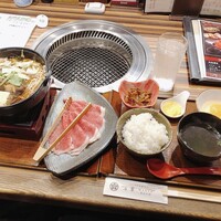 近江牛専門店 万葉 まえだ亭 - セット全容