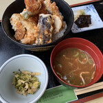 なか家 - 料理写真:天ぷら丼定食　¥900(税込)