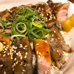 食堂 肉左衛門 - トン丼のアップ