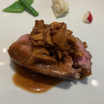 RISTORANTE IMAI - メイン：仔牛のポアレ　キノコのジュのソース メインは、魚かお肉をチョイスできます。テーブルで。 お肉とても柔らかく、ポルチーニ茸などのキノコがたっぷり。 仔牛はあまりいただかないのですが、これは好み。